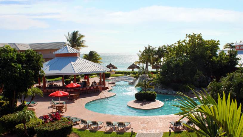 Island Seas Resort - pool and bar